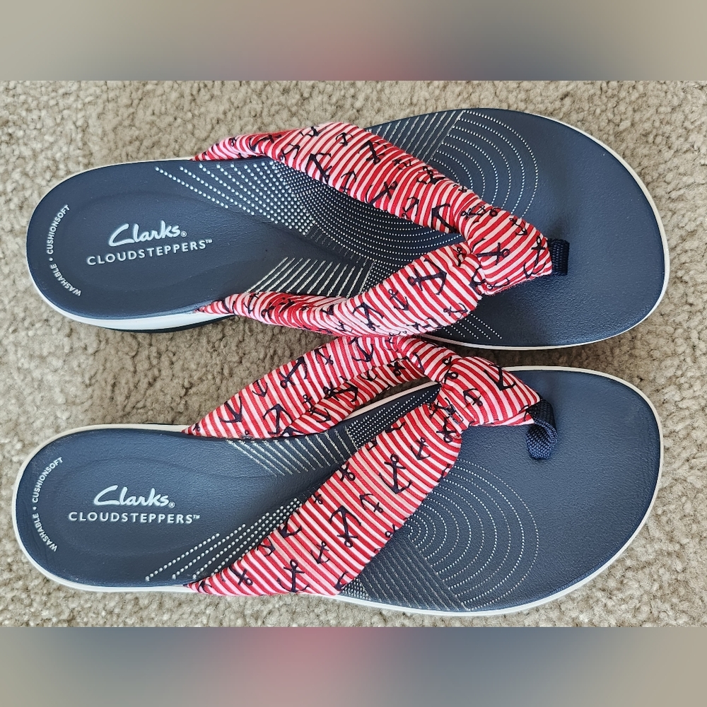 Cloudsteppers Clarks Arla Glison red, white, blue. Flip Flop Sandals Size 8.5